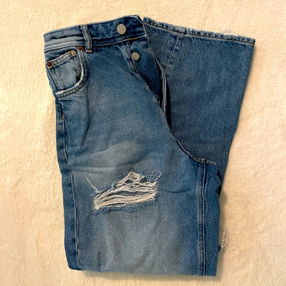 BDG Urban Outfitters - torn jeans 👖